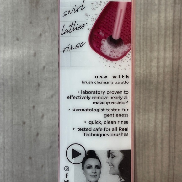 Real Techniques by Sam & Nic Brush Cleansing Gel - Picture 3 of 4